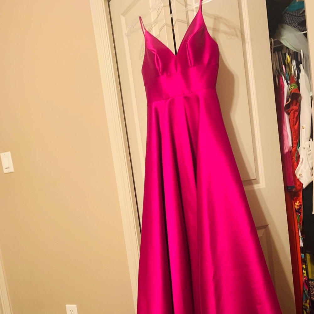 Prom dress - Picture 4 of 10